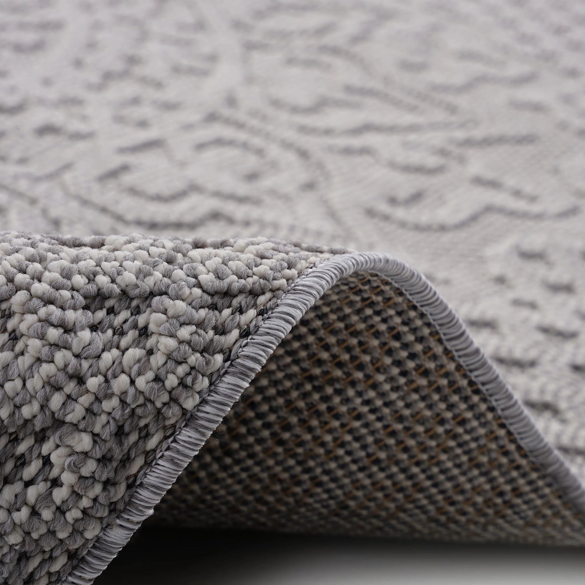 Loom & Luxe White & Ivory & Medallion Indoor/Outdoor Area Rug