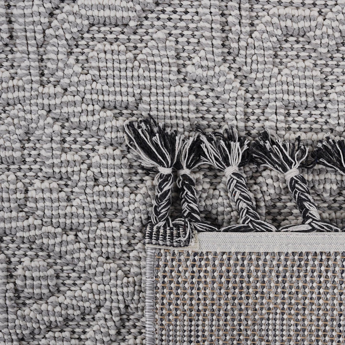 Loom & Luxe White & Ivory & Medallion Indoor/Outdoor Area Rug