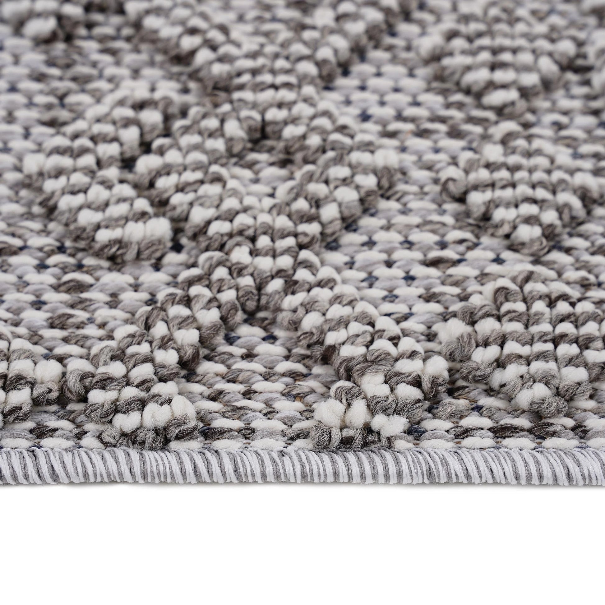 Loom & Luxe White & White & Traditional Indoor/Outdoor Area Rug