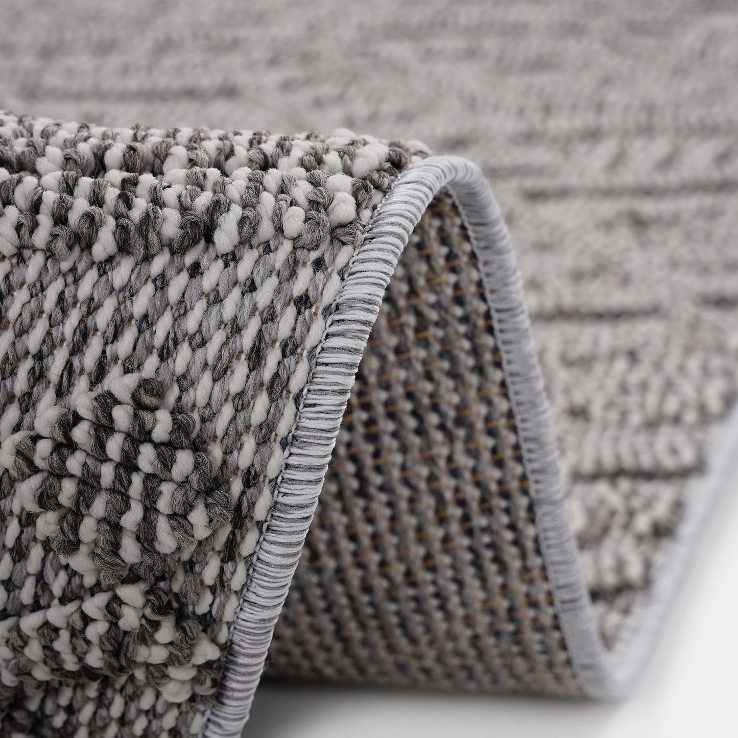 Loom & Luxe White & White & Traditional Indoor/Outdoor Area Rug