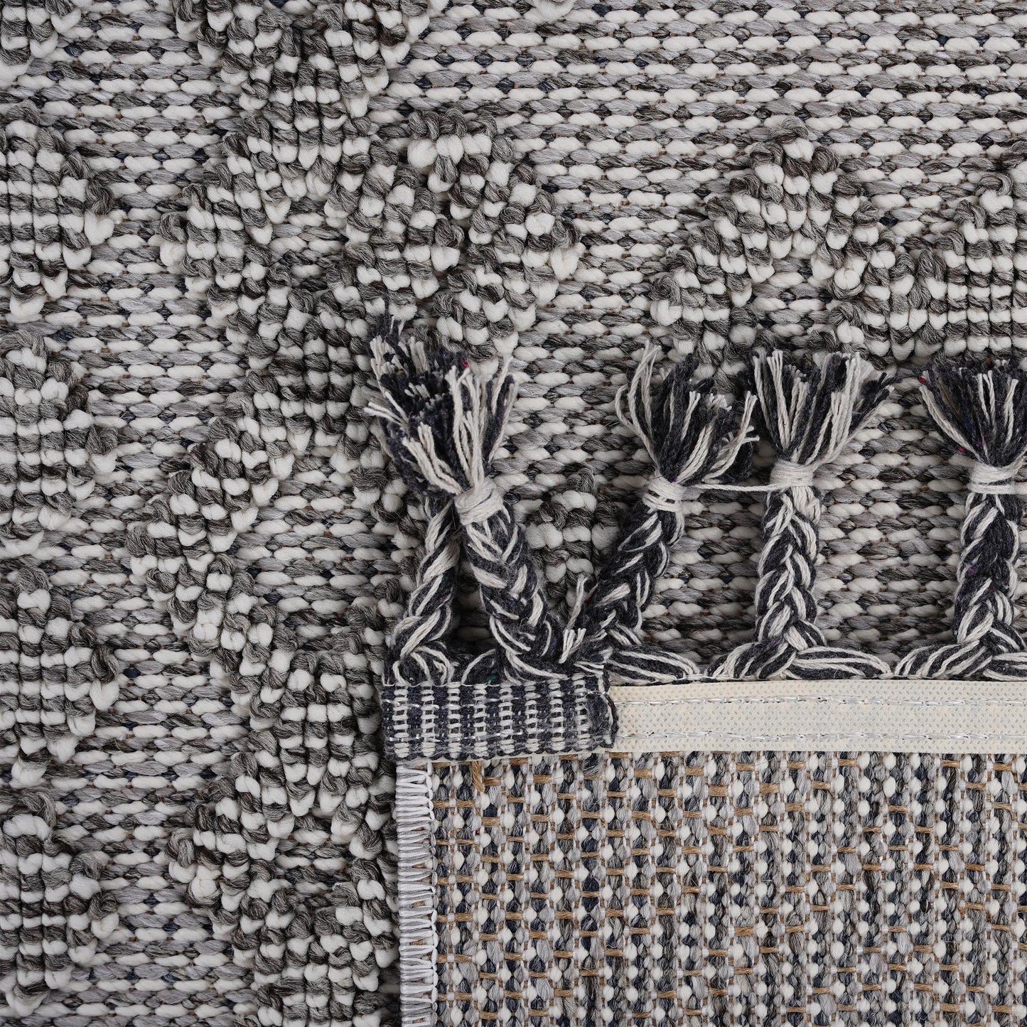 Loom & Luxe White & White & Traditional Indoor/Outdoor Area Rug
