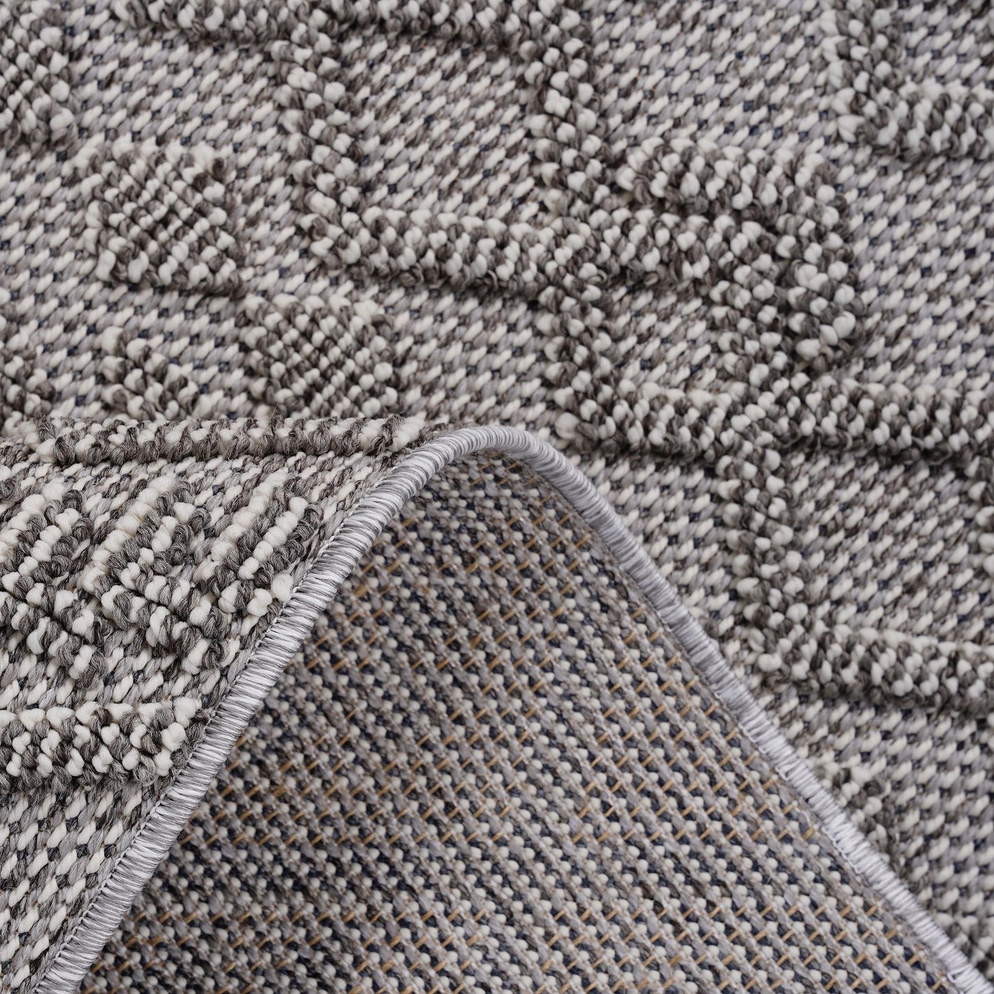 Loom & Luxe White & White & Traditional Indoor/Outdoor Area Rug