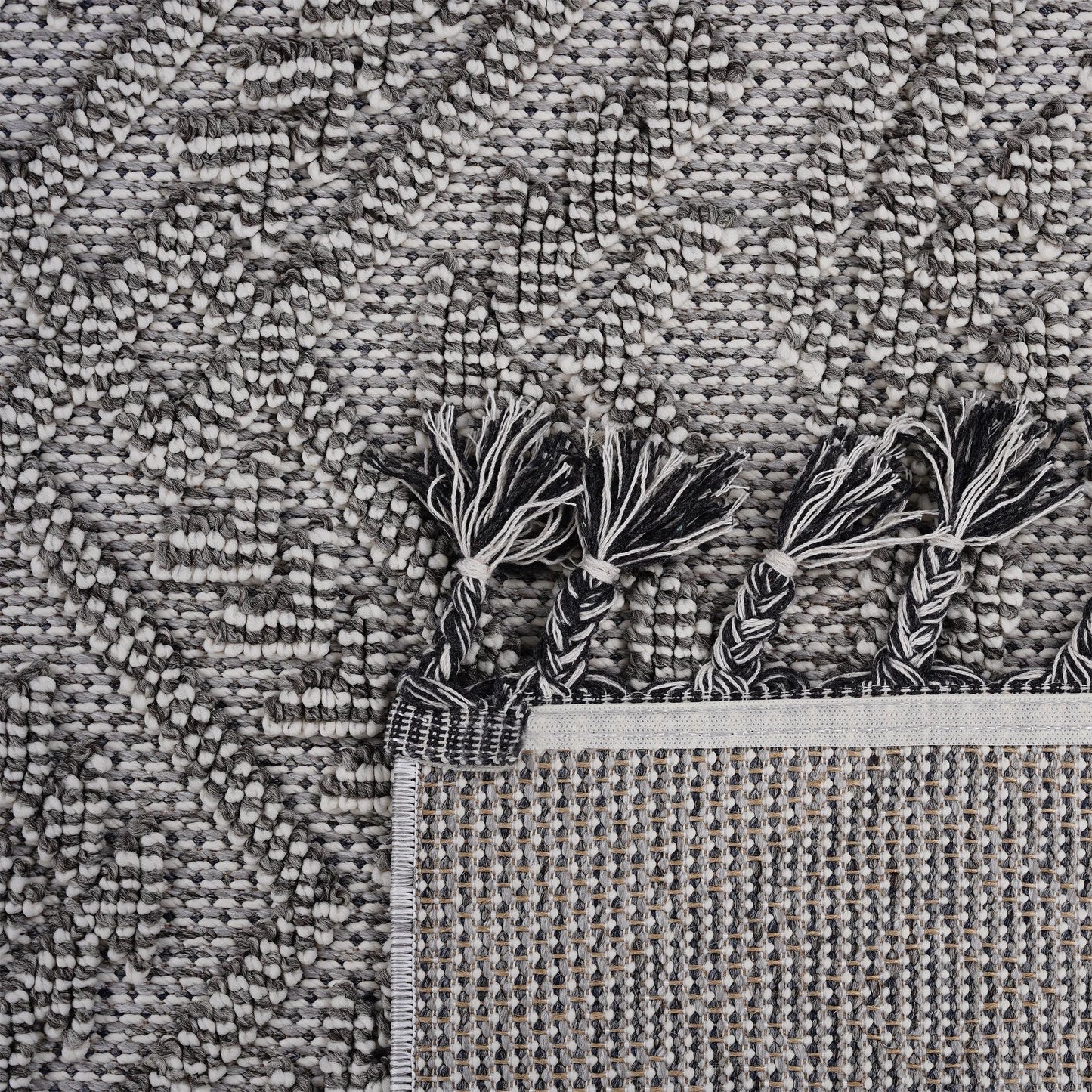 Loom & Luxe White & White & Traditional Indoor/Outdoor Area Rug