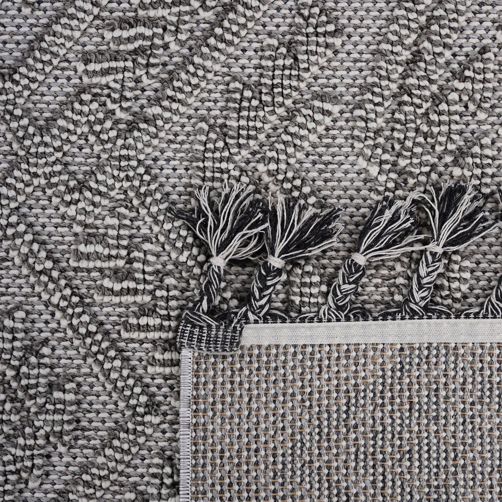 Loom & Luxe White & White & Traditional Indoor/Outdoor Area Rug