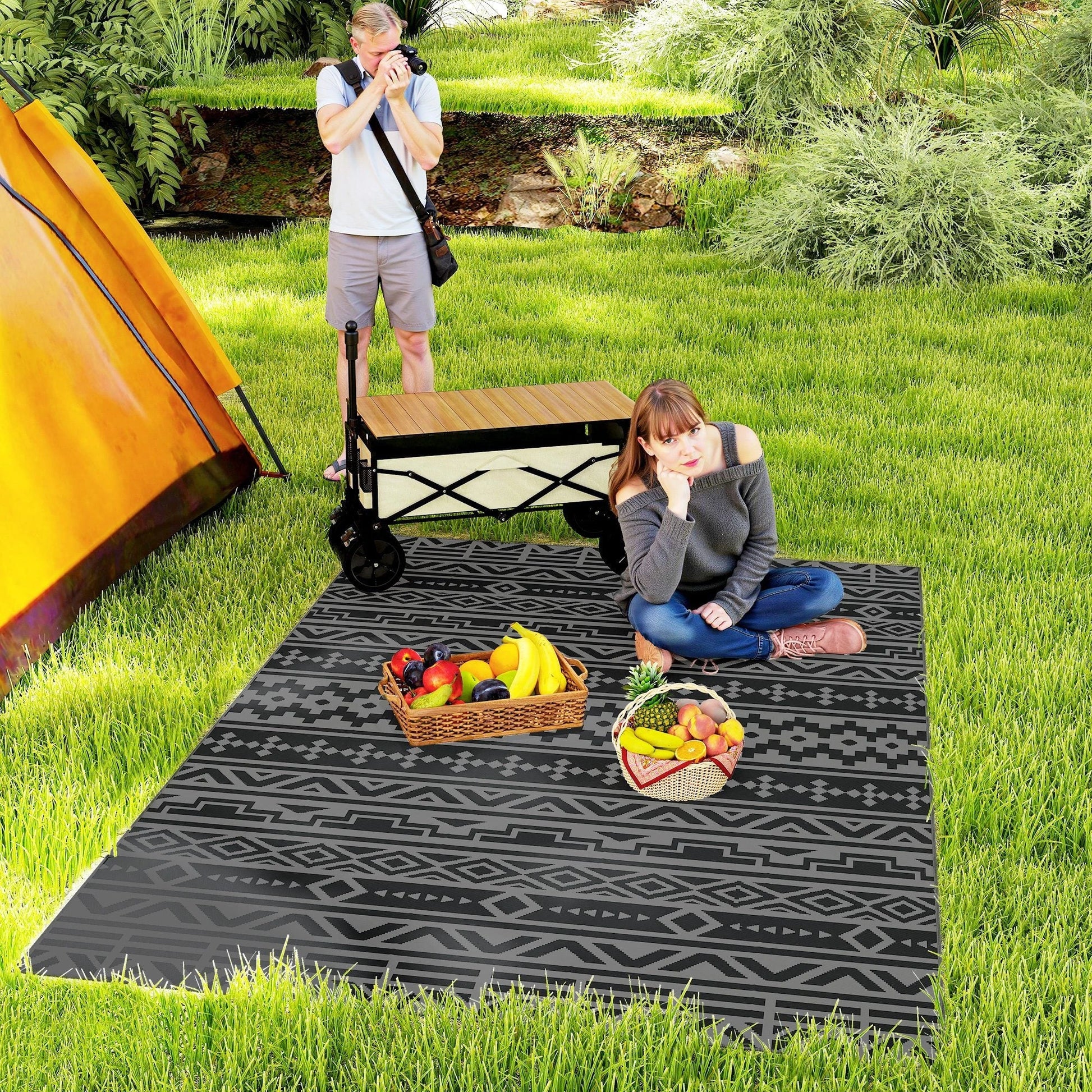 Outsunny Reversible Black & Gray Geometric Wall Outdoor Patio Rug