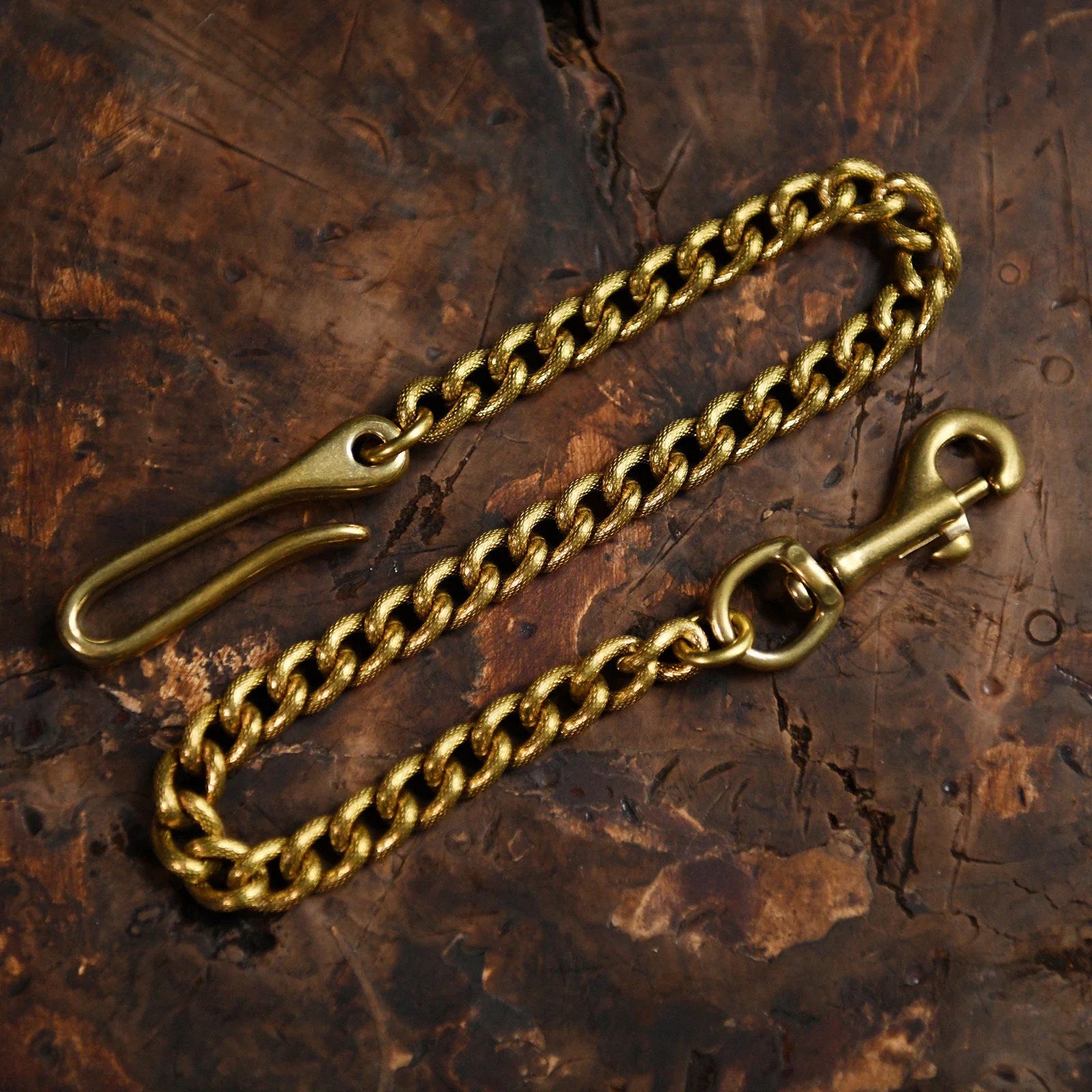 Textured metal wallet chain with hook clasp, 45 cm