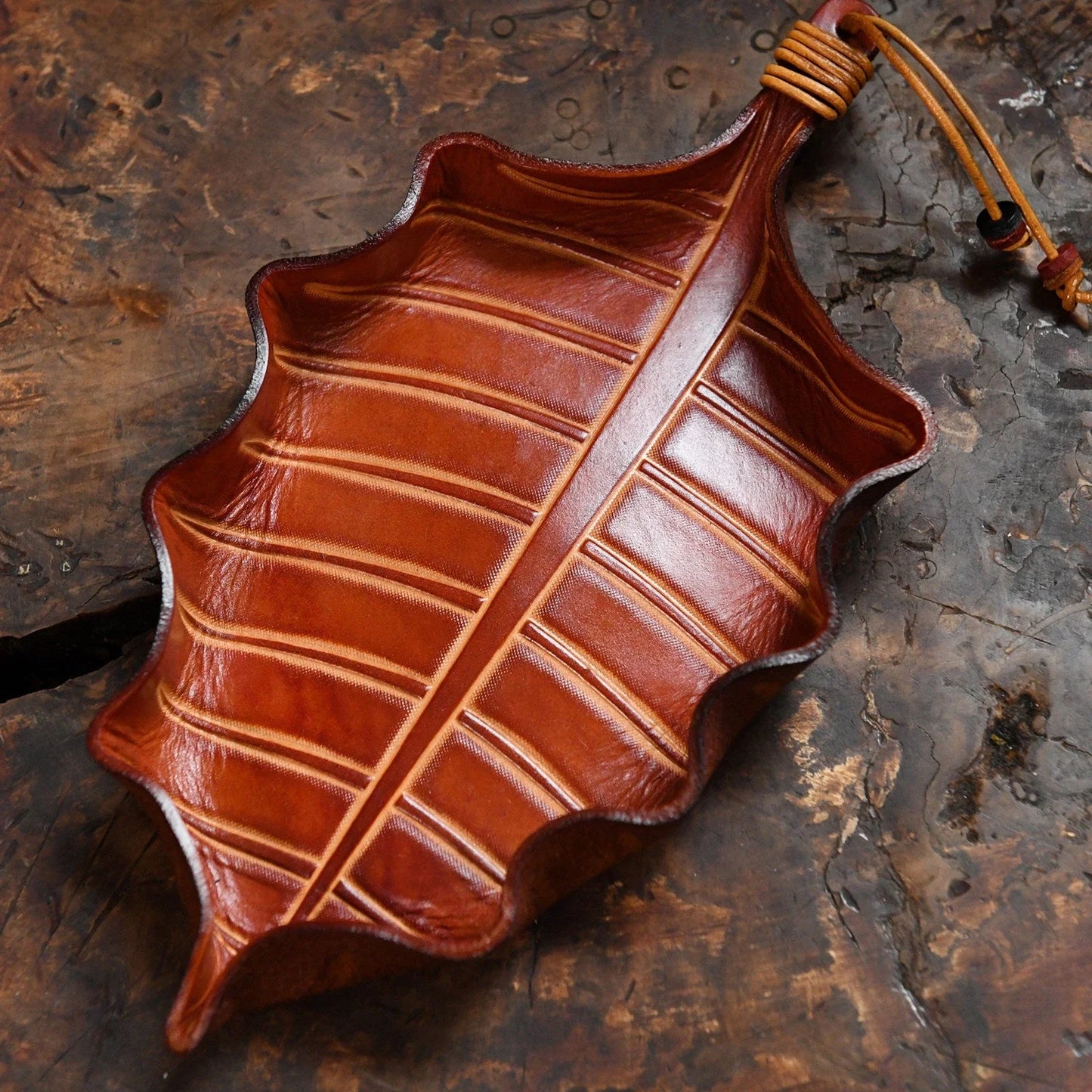 Chestnut brown vegetable-tanned cowhide leaf valet tray