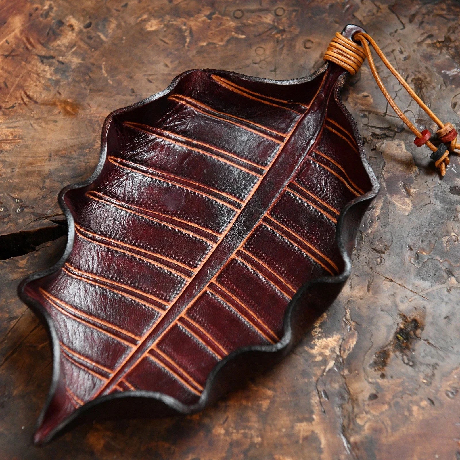Coffee brown vegetable-tanned cowhide leaf valet tray