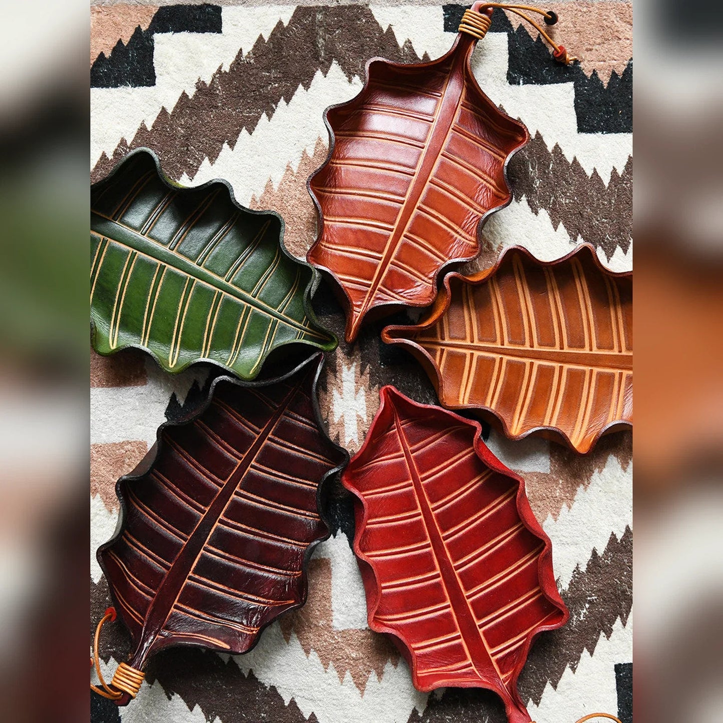Vegetable-tanned cowhide leaf trays in the available color selection