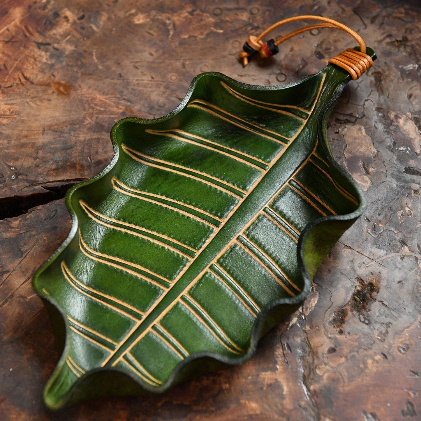 Forest green vegetable-tanned cowhide leaf valet tray