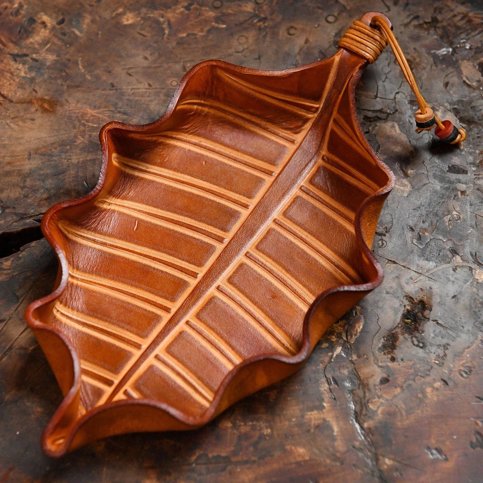 Sunset tan vegetable-tanned cowhide leaf valet tray
