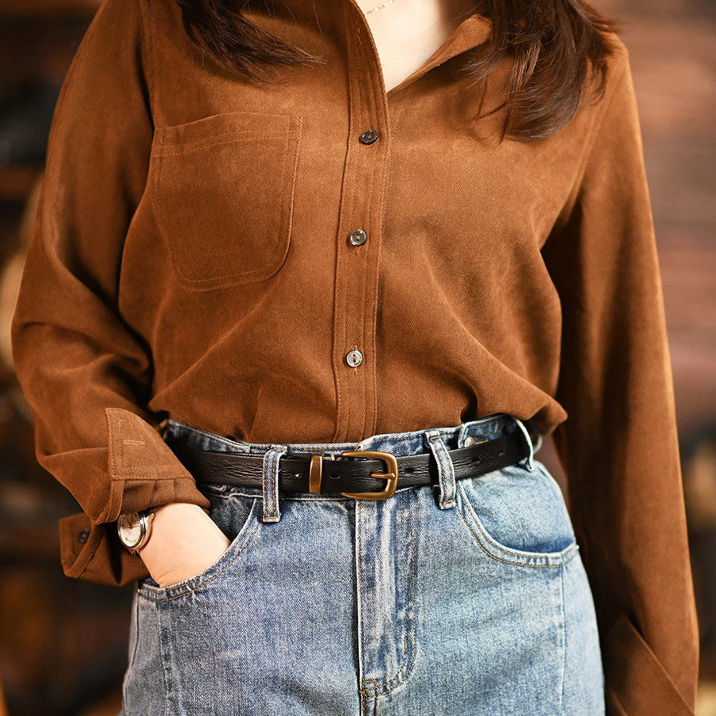 Women's cow leather belt in black styled with denim