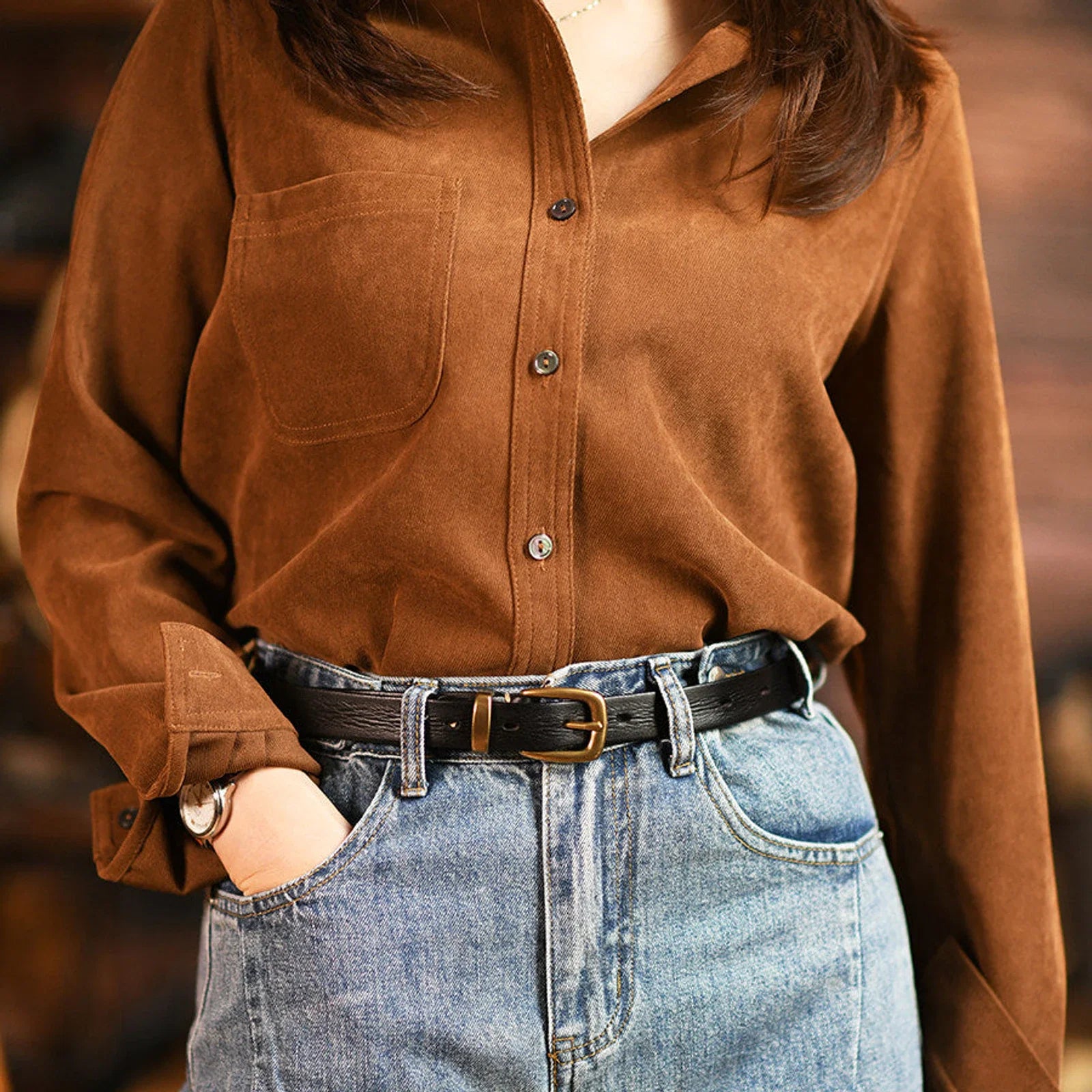 Women's cow leather belt in black styled with denim